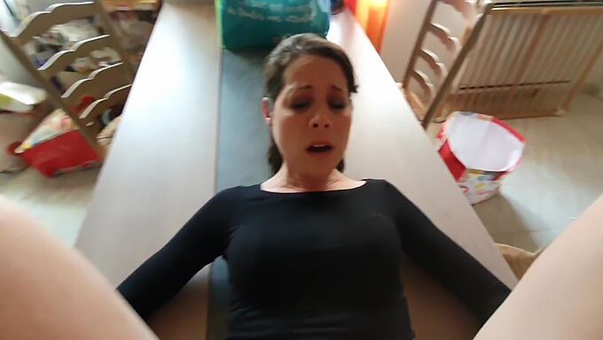 Braune Milf Lässt Sich Pov Den Arsch Ficken