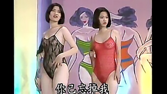 Taiwan 3: Permanente Lingerie Show Met Een Meisjesmode