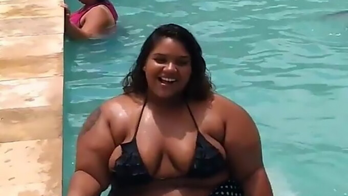 Negrita Amateur Con Grandes Tetas Y Culo Naturales